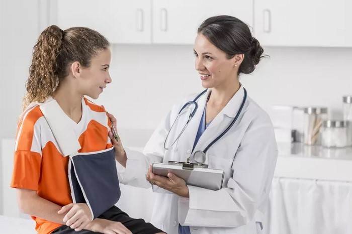 آویز دست یا اسلینگ چه کاربردهایی دارد؟ انواع اسلینگ بازو و شانه