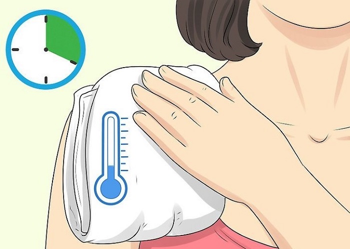 کمپرس یخ برای درمان تاندونیت شانه